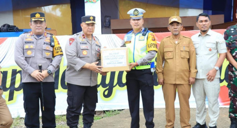 Wakapolda Cek Pos Pelayanan Operasi Lilin 2024,Pastikan Natal 2024 di Provinsi Jambi Berjalan Dengan Aman